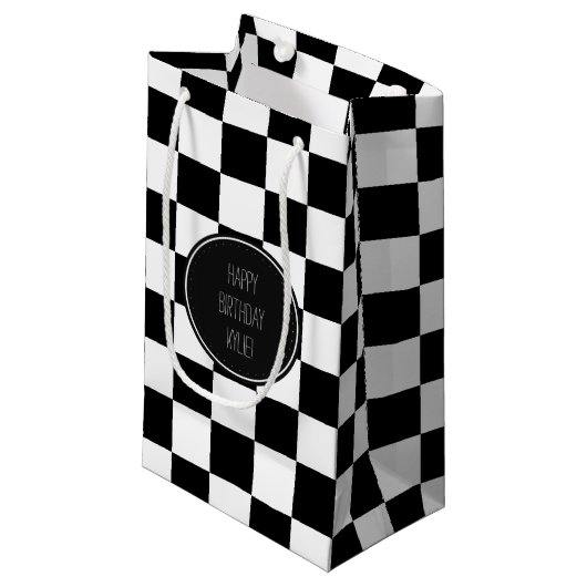 Zwart wit geruite vierkanten klein cadeauzakje (Voorkant Gekanteld)