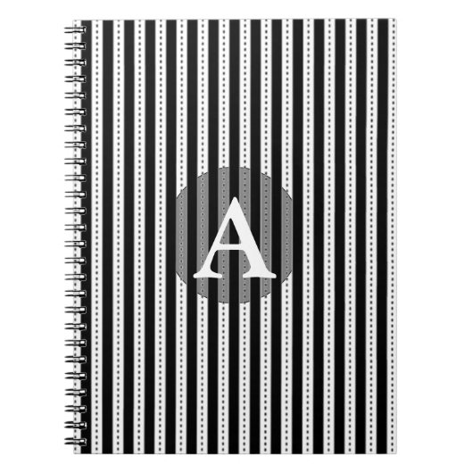 Zwart-wit gestreept gepersonaliseerd monogram notitieboek (Voorkant)