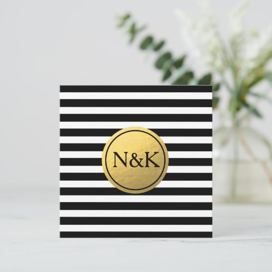 Zwart Wit Gestreept & Gouden Folie Bruiloft Uitnod Kaart (Staand voorkant)