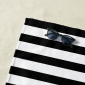 Zwart-wit gestreept monogram bruiloft paar strandlaken (In situ)