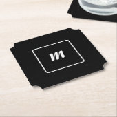 Zwart-wit gestreept monogram kartonnen onderzetters (Gekanteld)