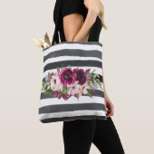 Zwart-wit gestreepte en bloemmotief tote bag (Dichtbij)