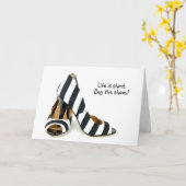 Zwart-wit gestreepte hoge hakken verjaardag kaart (Gele Bloem)