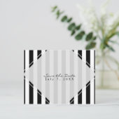 Zwart-wit gestreepte moderne chic save-the-date aankondigingskaart (Staand voorkant)