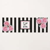 Zwart-wit gestreepte roze bloemmotief met monogram yogamat (Voorkant (horizontaal))