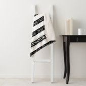 Zwart wit gestript elegant monogram ontwerp sherpa deken (In situ)