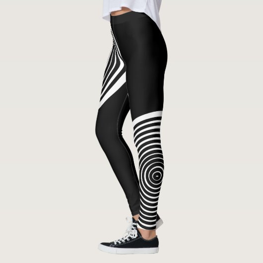 Zwart-wit gestripte Leggings (Links)