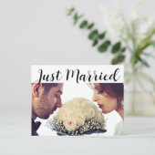 Zwart-wit Gewoon Getrouwd Aankondiging Briefkaart (Staand voorkant)