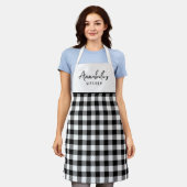 Zwart-wit Gingham Stijlvol Script Schort (Gedragen)