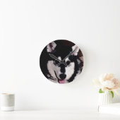 Zwart-wit glimlachend Alaskan Malamute Ronde Klok (Huis)