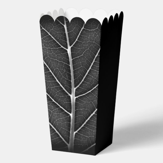 Zwart-wit gloeiend blad close-up bedankdoosjes (Achterkant)