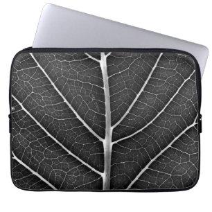 Zwart-wit gloeiend blad close-up laptop sleeve
