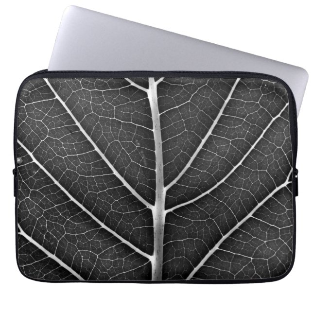 Zwart-wit gloeiend blad close-up laptop sleeve (Voorkant)