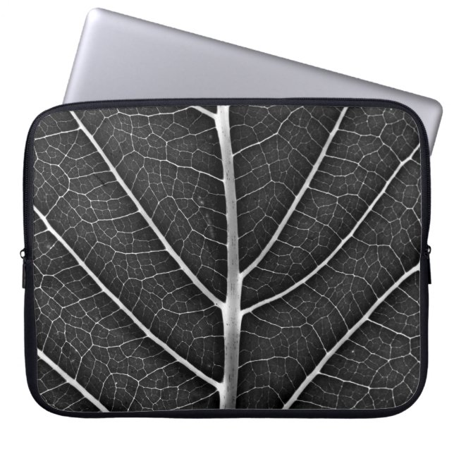 Zwart-wit gloeiend blad close-up laptop sleeve (Voorkant)