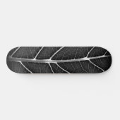 Zwart-wit gloeiend blad close-up persoonlijk skateboard (Horizontaal)