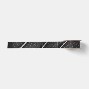 Zwart-wit gloeiend blad close-up satijnen lint