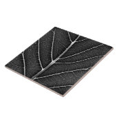 Zwart-wit gloeiend blad close-up tegeltje (Zijkant)
