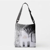 Zwart-wit gotische architectuur schets crossbody tas (Voorkant)