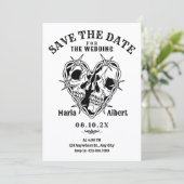 Zwart-wit gotische schedel koppel bruiloft save the date (Staand voorkant)