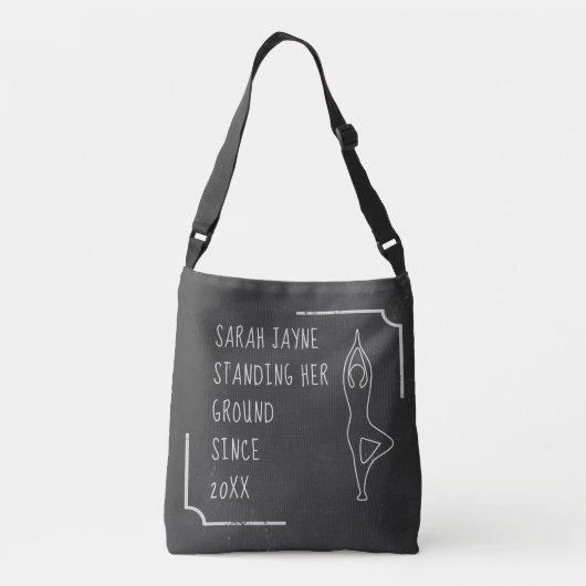 Zwart-wit Grappige Yoga Pose Outline krijtbord Crossbody Tas (Achterkant)