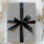 Zwart-wit Grieks sleutelscherm Cadeaupapier<br><div class="desc">Elegant Chic Black en White Greek Key Maze Pattern Gift Wrapping Paper. Ideaal om je cadeautjes af te sluiten en het is geweldig voor verjaardagen,  Kerstmis,  verjaardagen of bruiloften! Prachtige,  moderne,  compacte papiermodellen voor het ompakken van cadeaupapier door  afdrukbaar.</div>