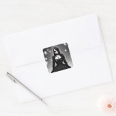 Zwart-wit griezelig gotisch meisje halloween vierkante sticker (Envelop)