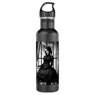 Zwart-wit griezelig gotisch meisje waterfles