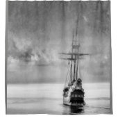 Zwart Wit Grijs Oud Piratenschip Zeilboot Douchegordijn (Voorkant)