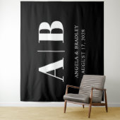 Zwart-wit Grote Brieven Huwelijk Monogram Wandkleed (In situ)