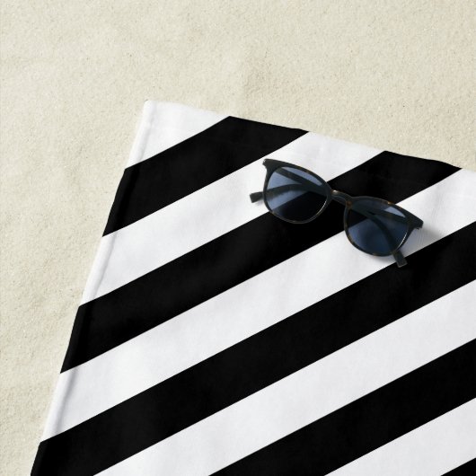 Zwart-wit Grote Grootte Diagonale Strepen Strandlaken (In situ)