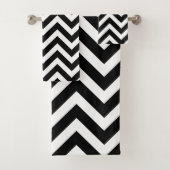 Zwart-wit Grote horizontale Chevron Stripes Bad Handdoek (Insitu)
