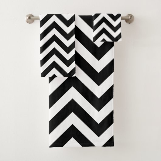 Zwart-wit Grote horizontale Chevron Stripes Bad Handdoek (Insitu)