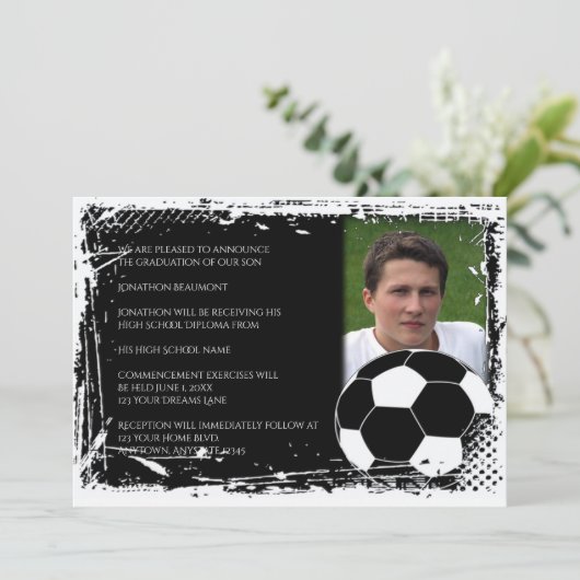 Zwart-wit Grunge Voetbal Afstuderen Kaart (Staand voorkant)
