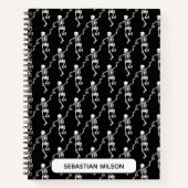 Zwart-wit Halloween Dancing Skeletons Monogram Notitieboek (Voorkant)