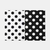 Zwart Wit Halve Kleur Split Inverse Polka Dots Deurmat (Voorkant)