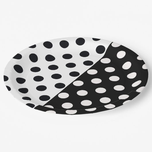 Zwart Wit Halve Kleur Split Inverse Polka Dots Papieren Bordje (Gekanteld)