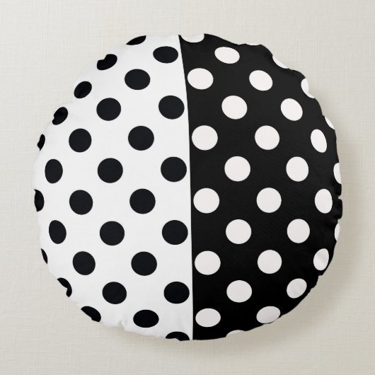 Zwart Wit Halve Kleur Split Inverse Polka Dots Rond Kussen (Voorkant)