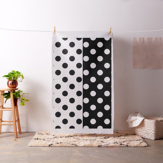 Zwart Wit Halve Kleur Split Inverse Polka Dots Stof (Voorbeeld)