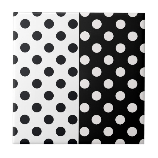 Zwart Wit Halve Kleur Split Inverse Polka Dots Tegeltje (Voorkant)