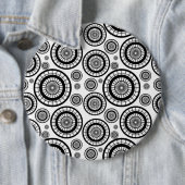 Zwart-wit herhalend wielpatroon ronde button 6,0 cm (In situ)