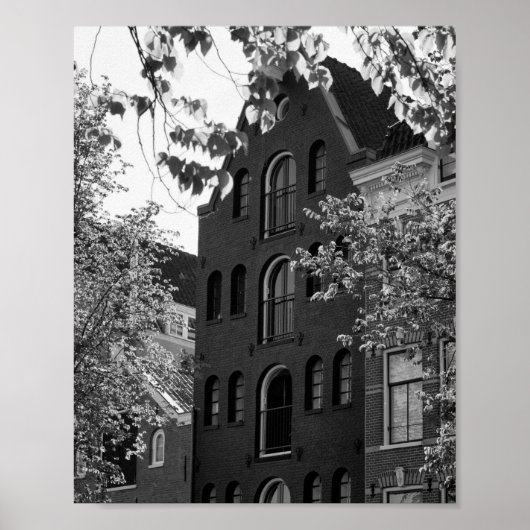 Zwart-wit historisch gebouw in Amsterdam Poster (Voorkant)