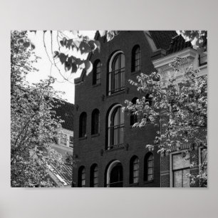 Zwart-wit historisch gebouw in Amsterdam Poster