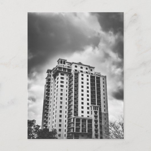 Zwart-wit hoogbouwgebouw briefkaart (Voorkant)