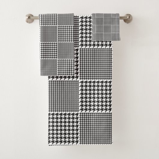 Zwart-wit Houndstooth Patroon Monogram Bad Handdoek (Insitu)