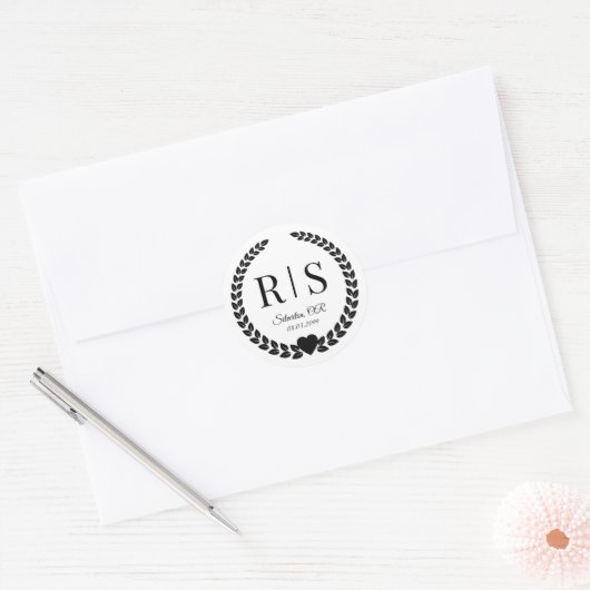 Zwart-wit huwelijksmonogram-initiaal ronde sticker (Envelop)