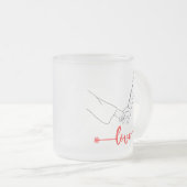 Zwart-wit illustratieve Holding Hands paar Matglas Koffiemok (Voorkant rechts)