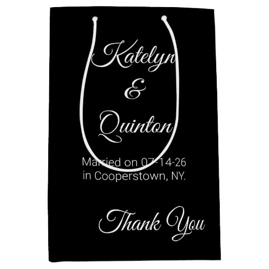 Zwart & Wit in Elegantie: Bruiloft Medium Cadeauzakje (Voorkant)