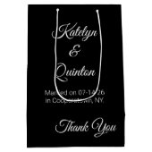 Zwart & Wit in Elegantie: Bruiloft Medium Cadeauzakje (Achterkant)