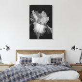 Zwart-wit Iris Bloem Foto Canvas Afdruk (Insitu (Slaapkamer))