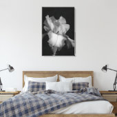 Zwart-wit Iris Bloem Foto Canvas Afdruk (Insitu (Slaapkamer))